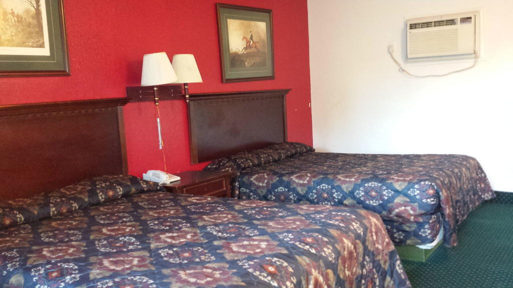 Hallmark Motel 2*
